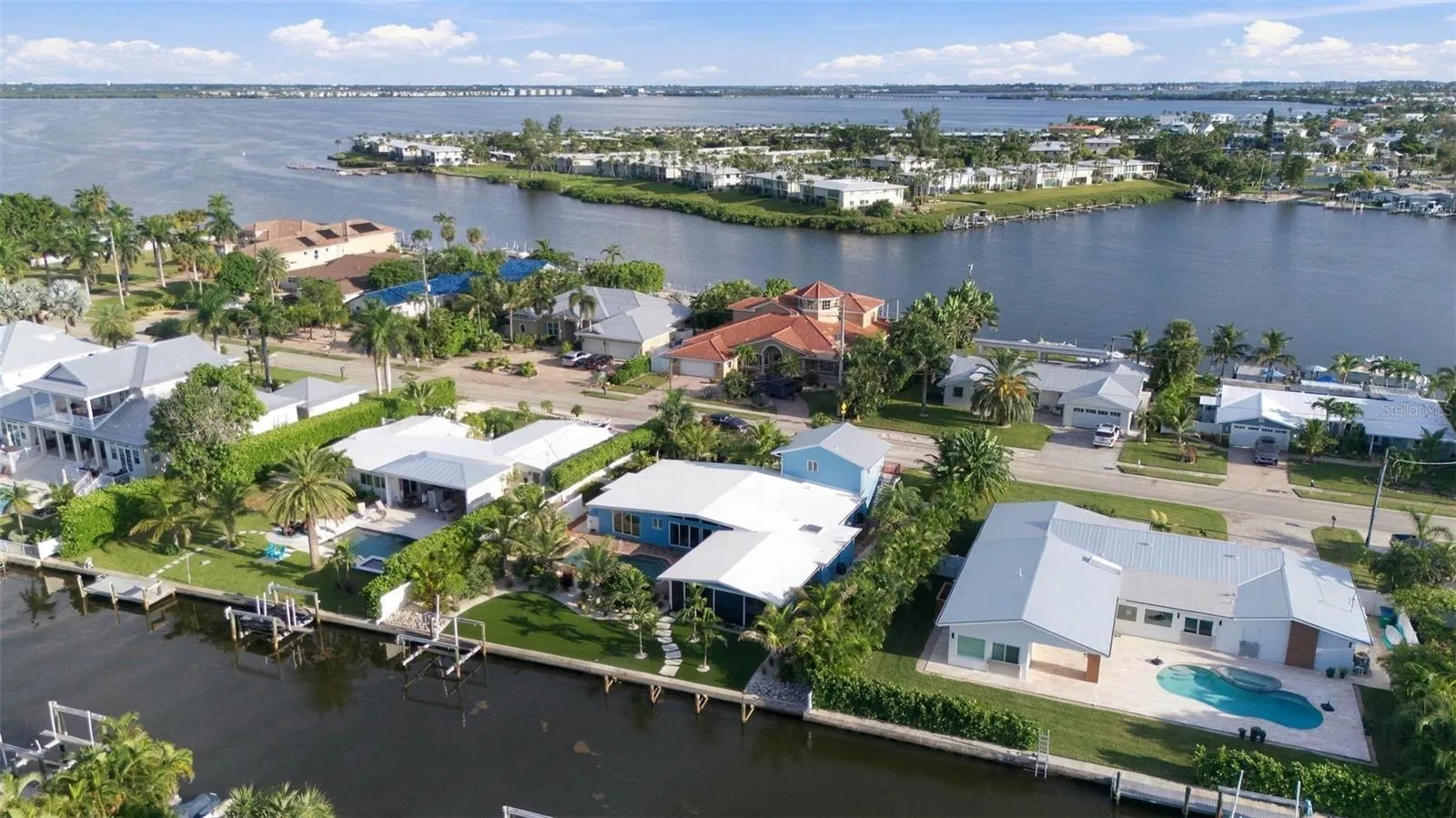 528 KEY ROYALE DR