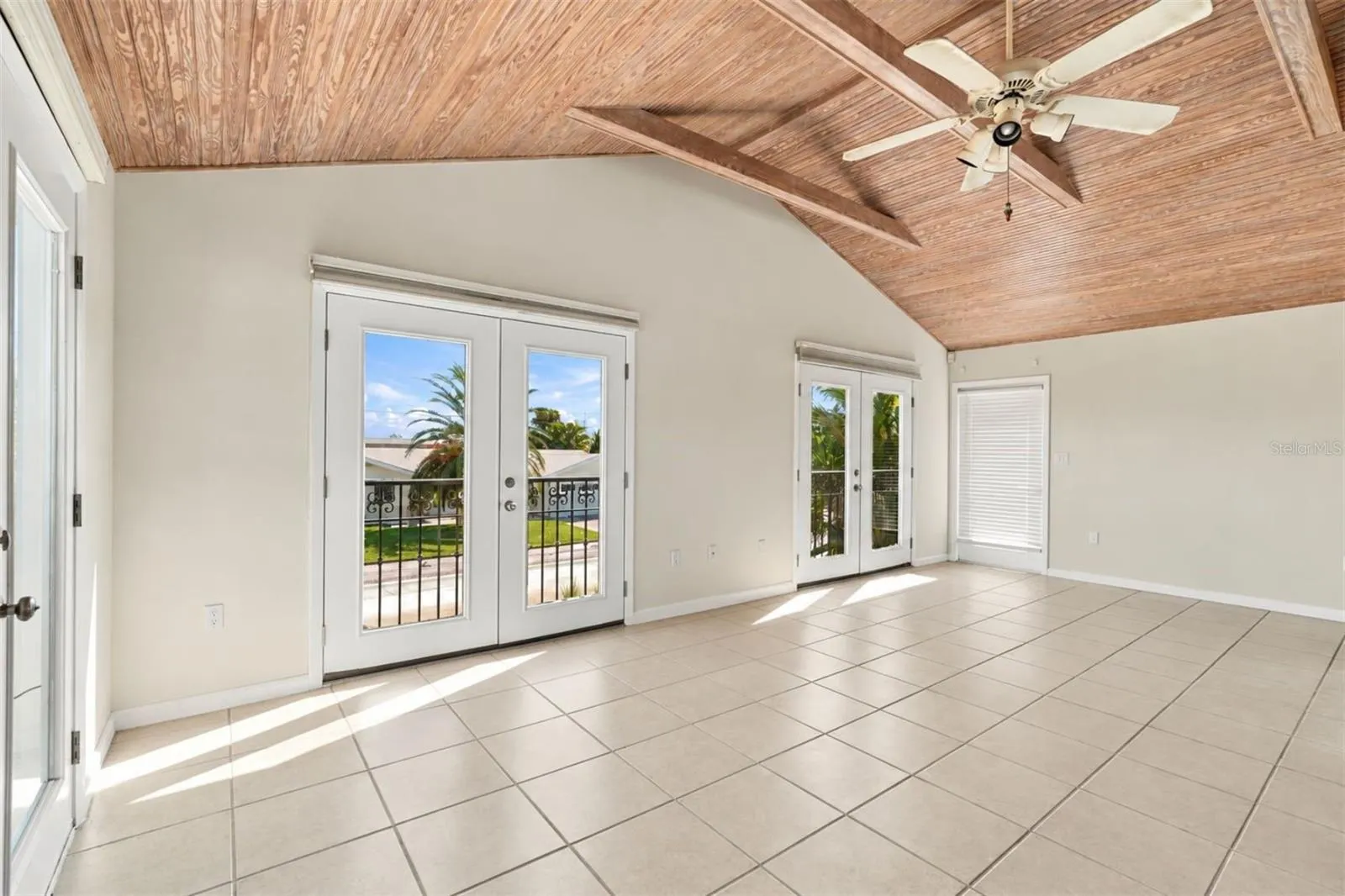 528 KEY ROYALE DR