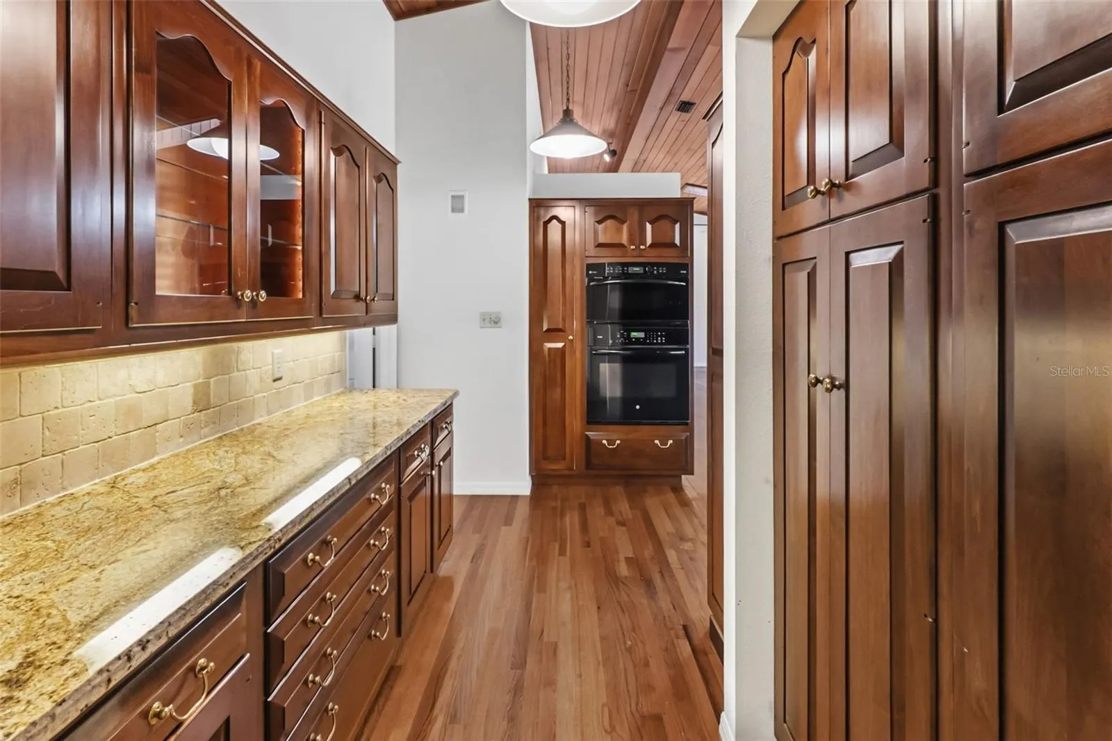 5122 KESTRAL PARK S