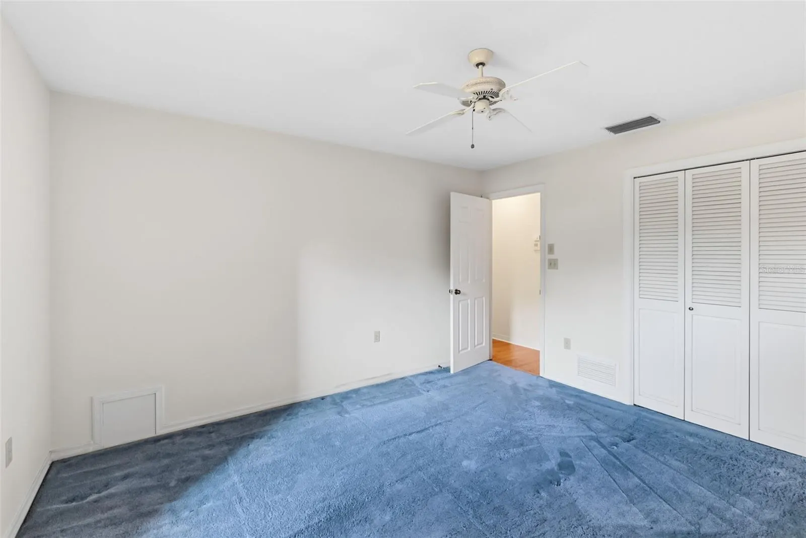 5122 KESTRAL PARK S