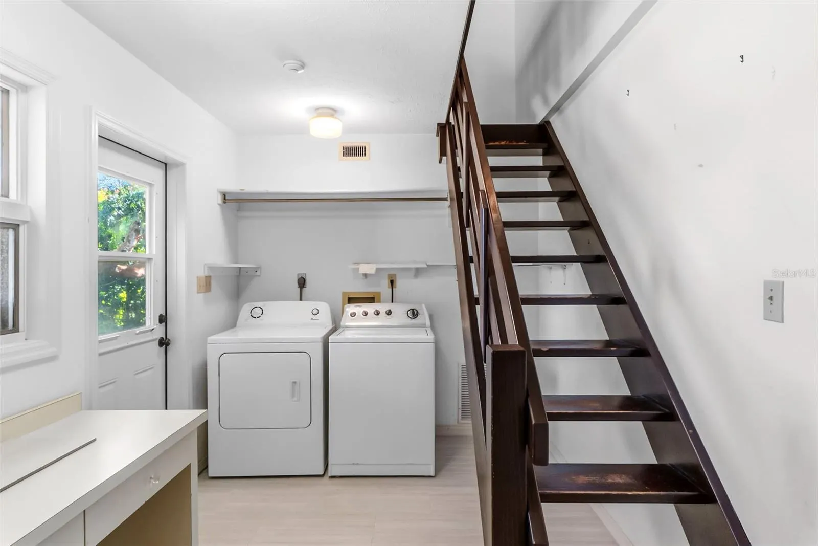 5122 KESTRAL PARK S