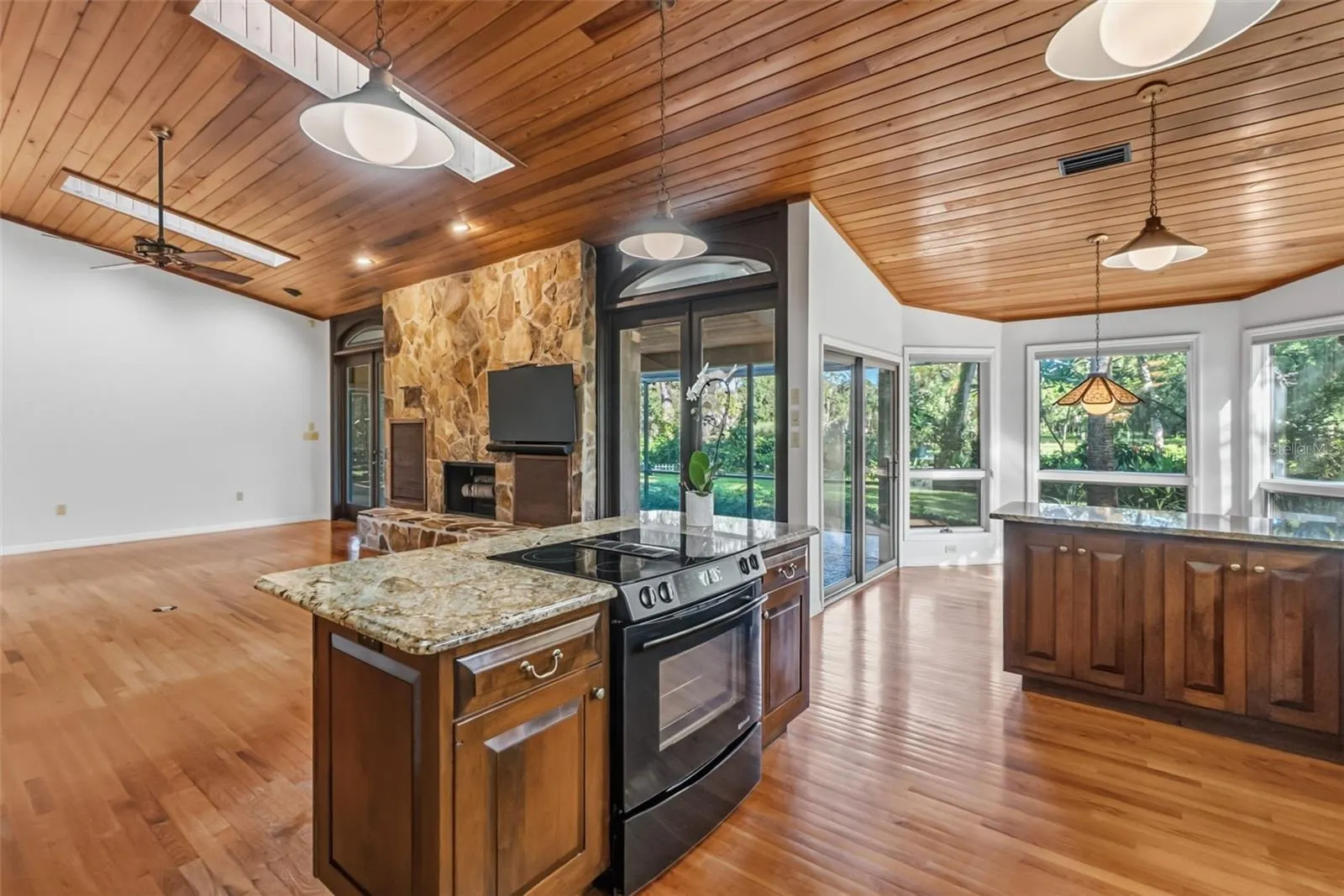 5122 KESTRAL PARK S
