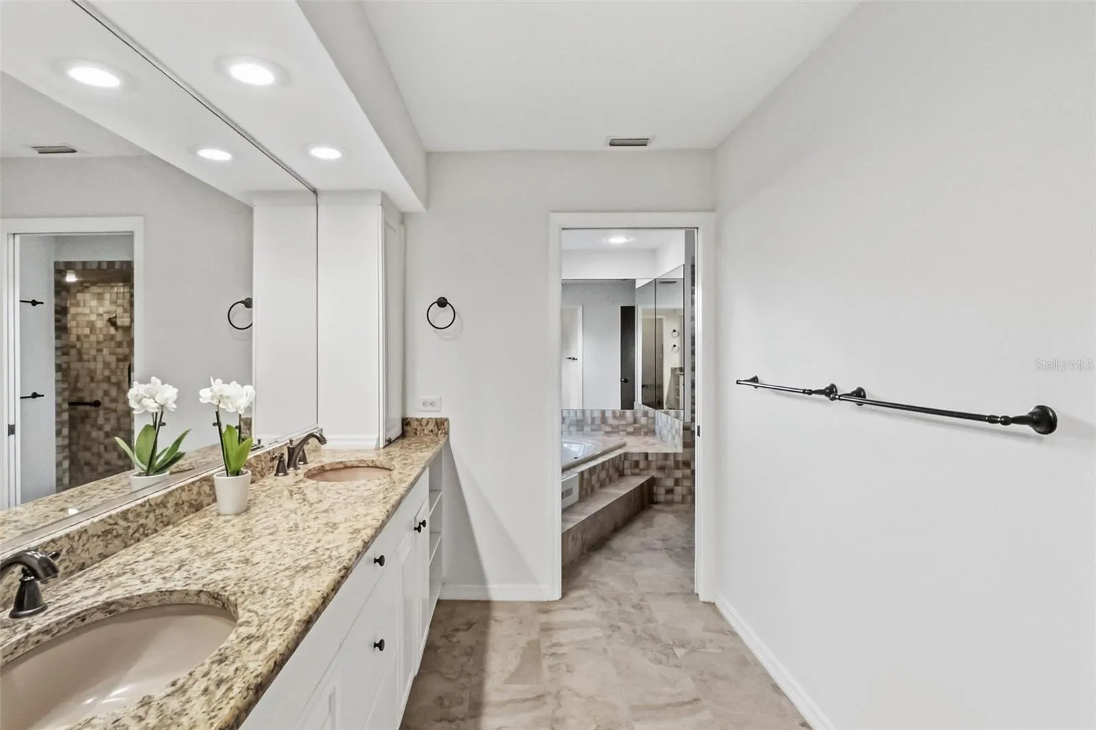 5122 KESTRAL PARK S