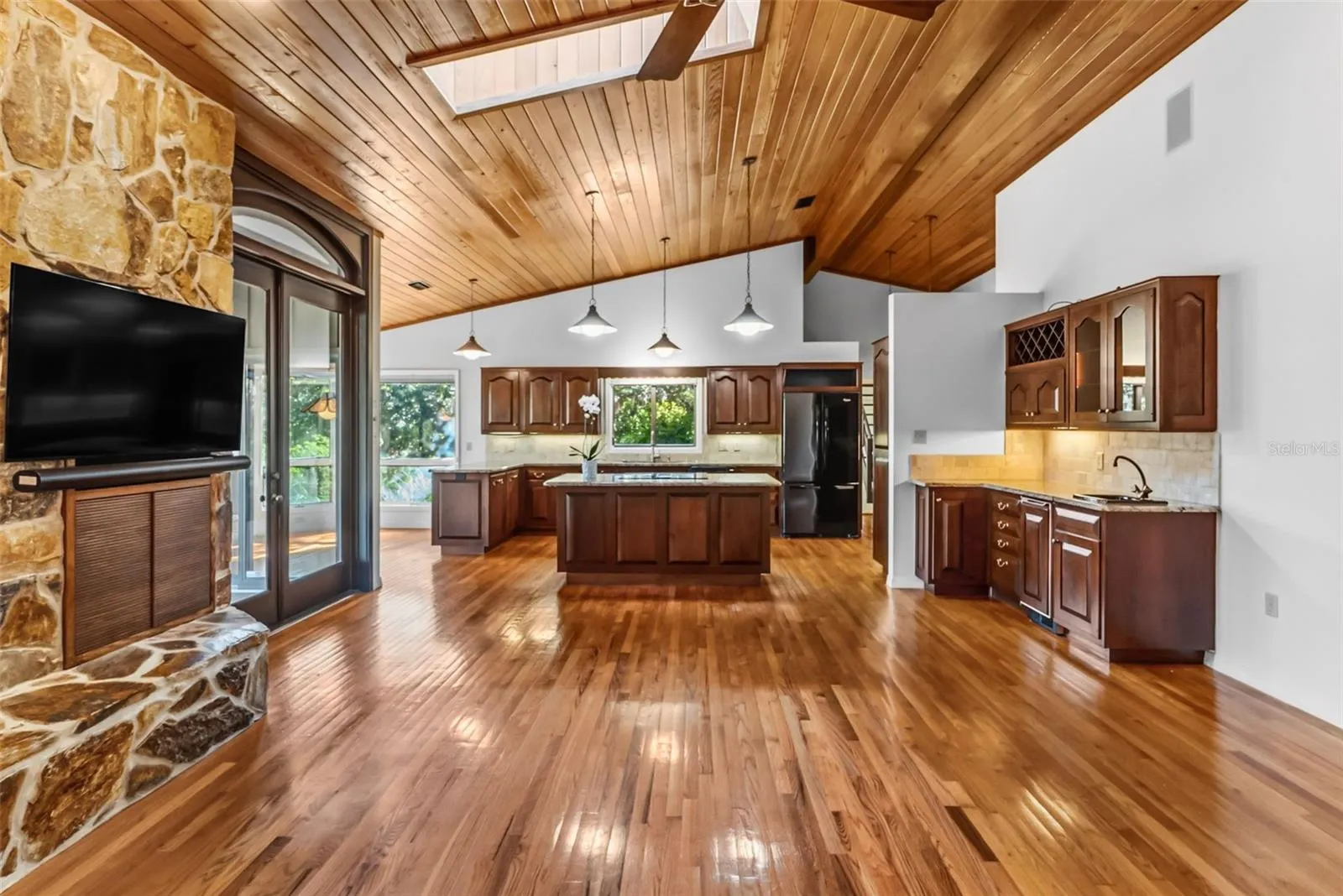 5122 KESTRAL PARK S
