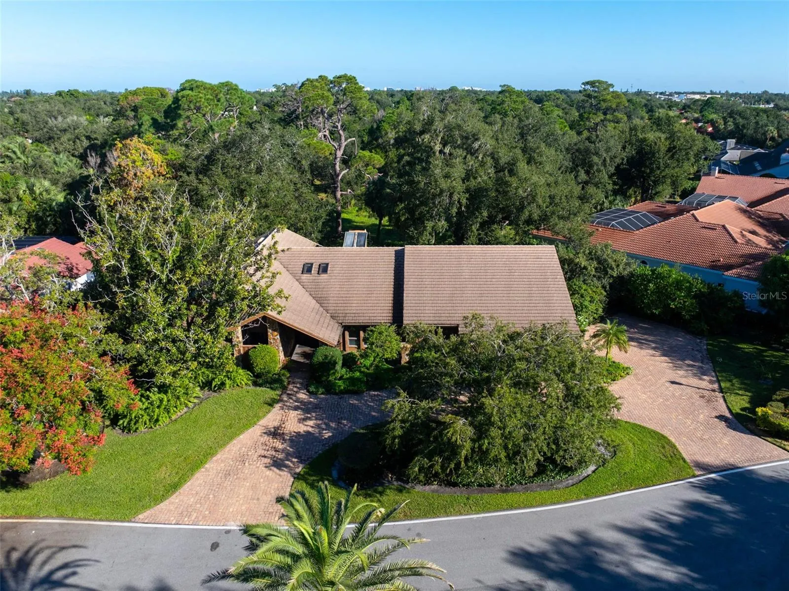 5122 KESTRAL PARK S
