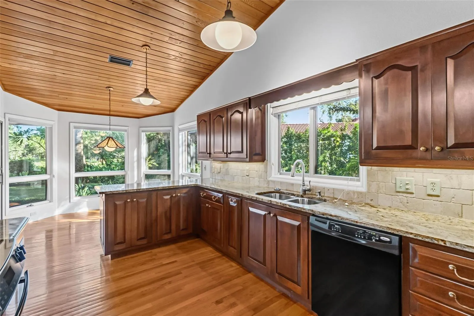 5122 KESTRAL PARK S