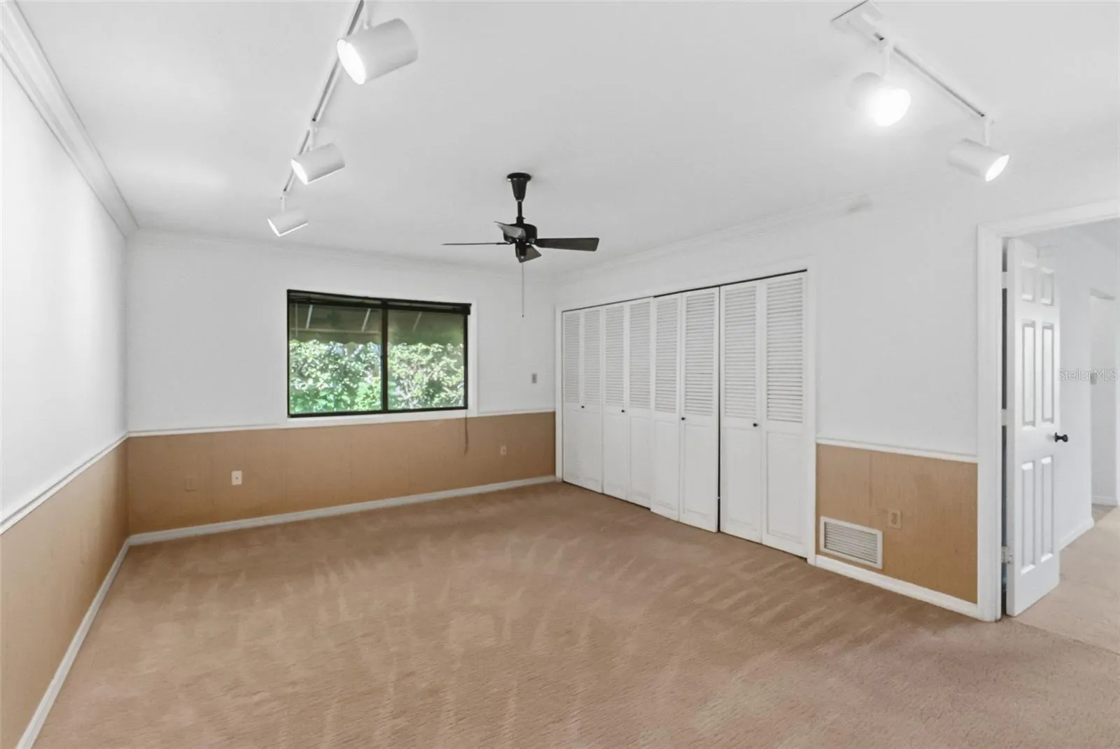 5122 KESTRAL PARK S
