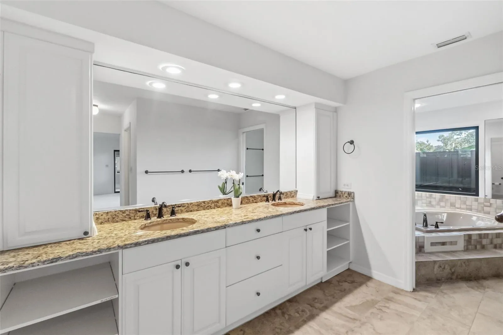 5122 KESTRAL PARK S