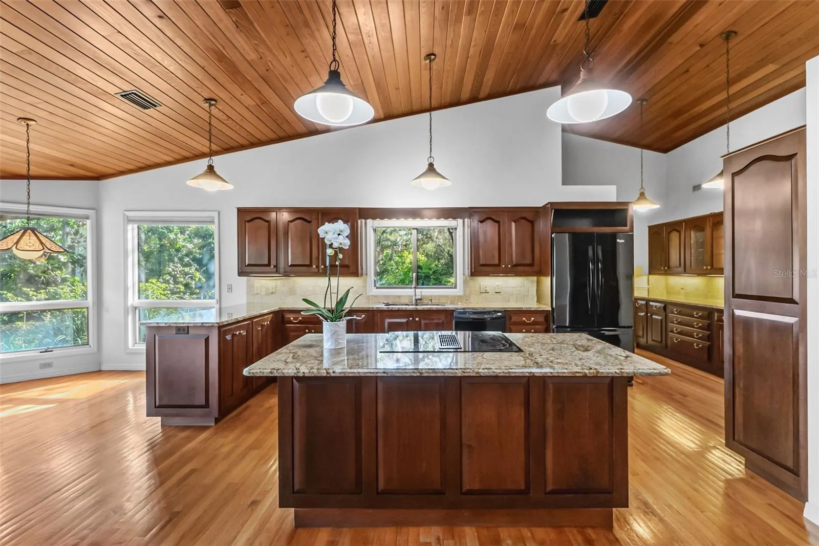 5122 KESTRAL PARK S