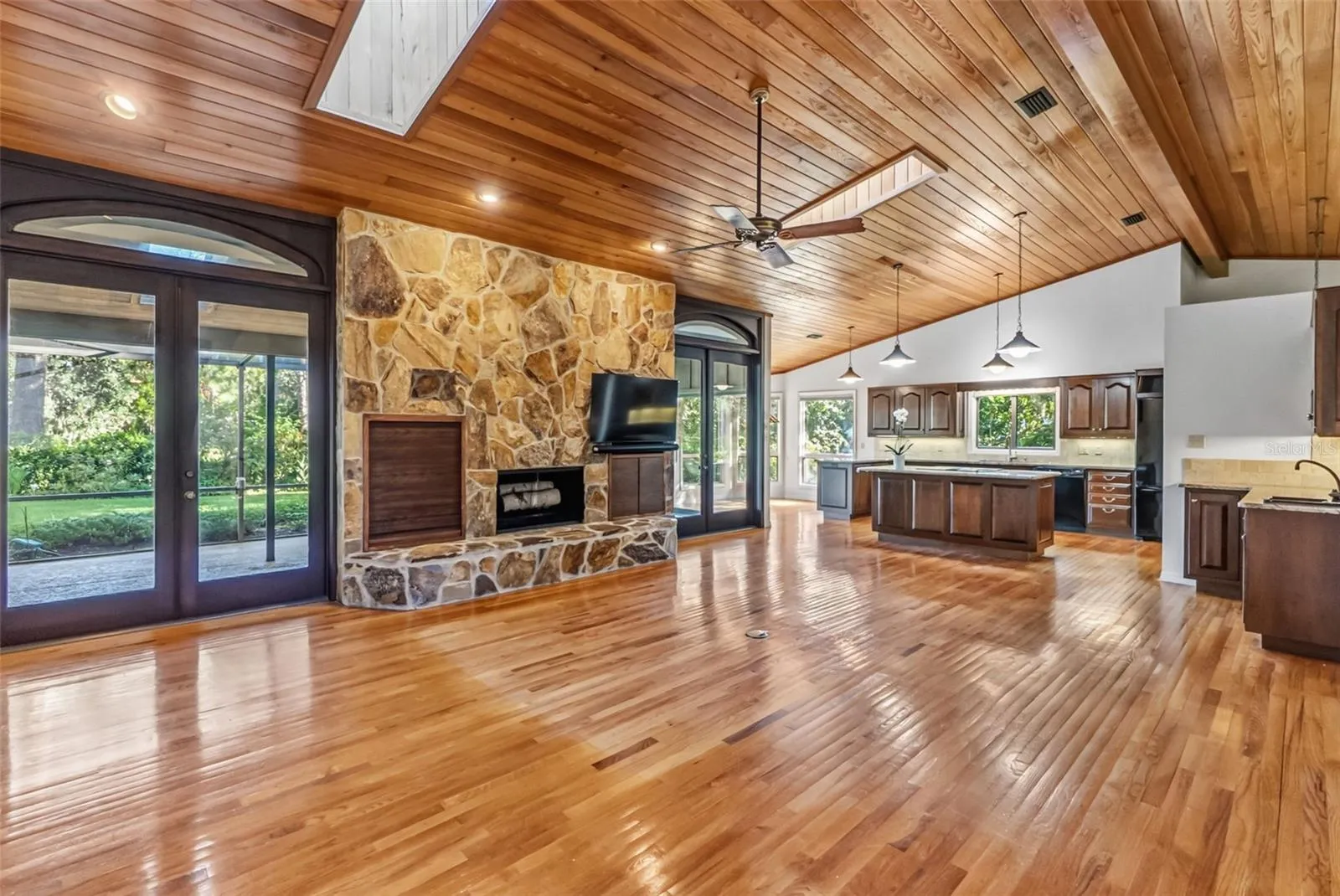 5122 KESTRAL PARK S