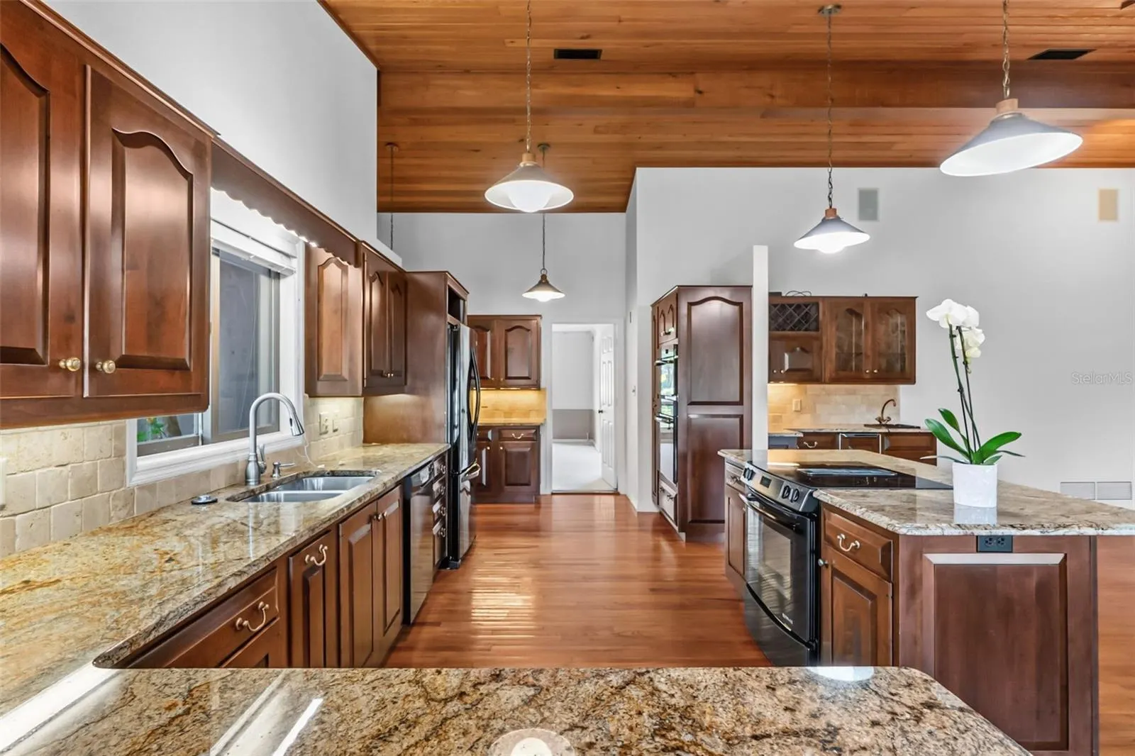 5122 KESTRAL PARK S