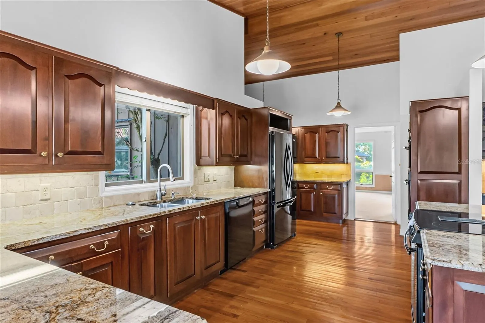 5122 KESTRAL PARK S