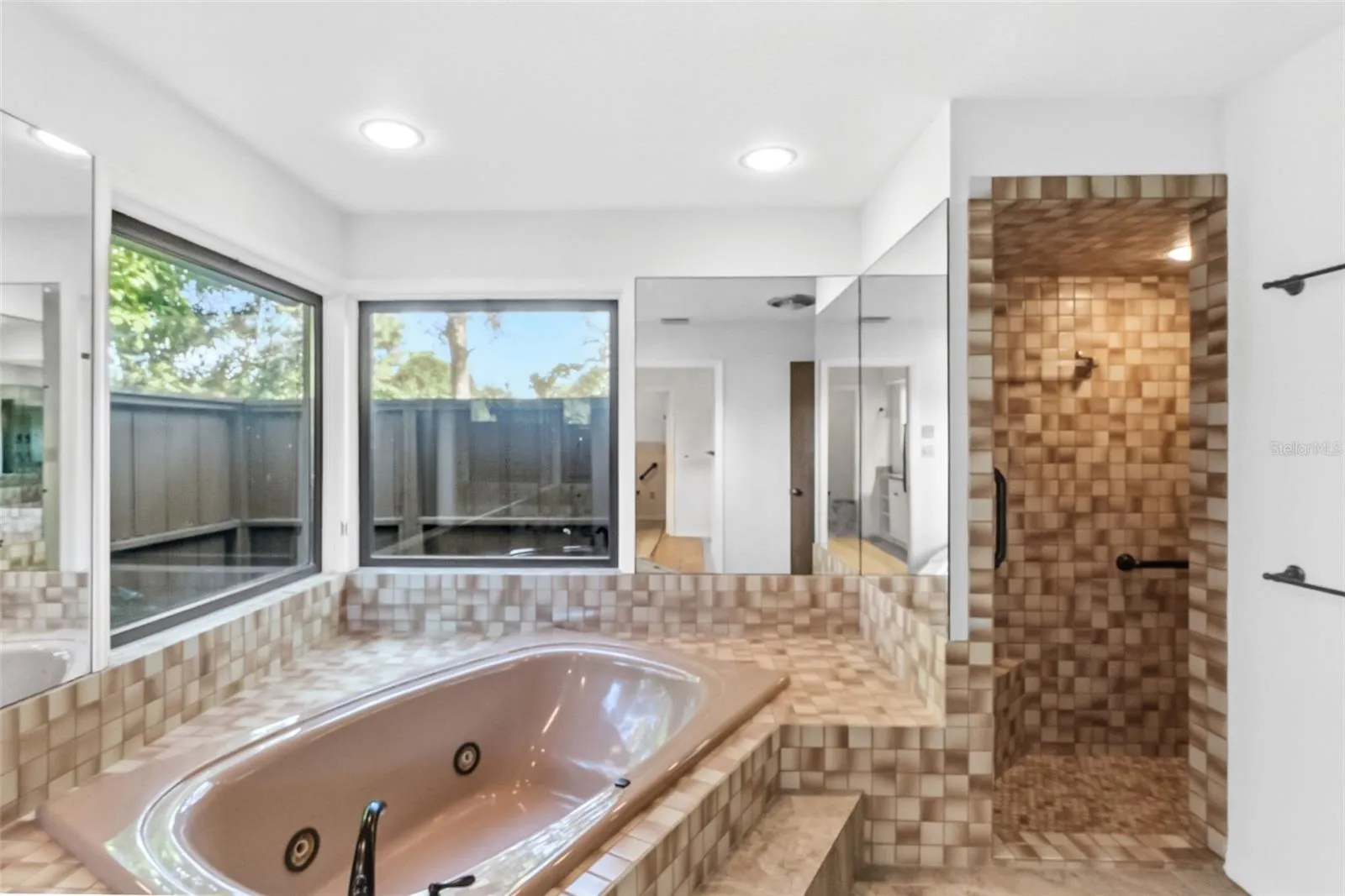 5122 KESTRAL PARK S
