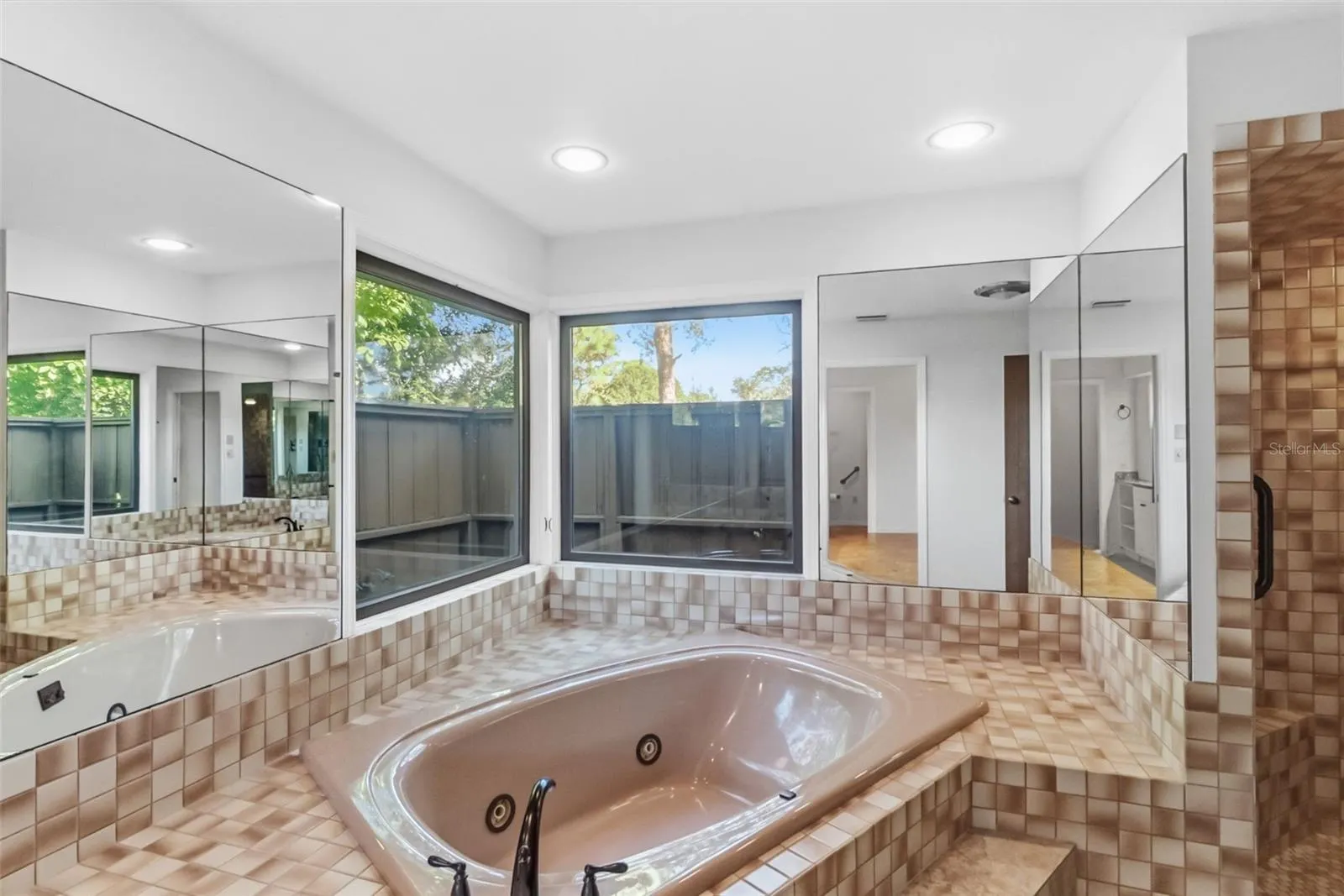 5122 KESTRAL PARK S