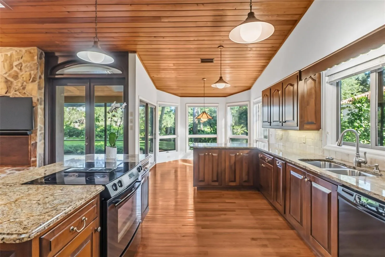 5122 KESTRAL PARK S