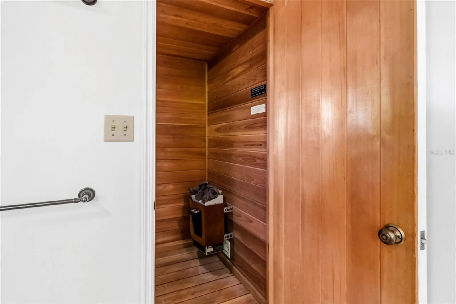 5122 KESTRAL PARK S