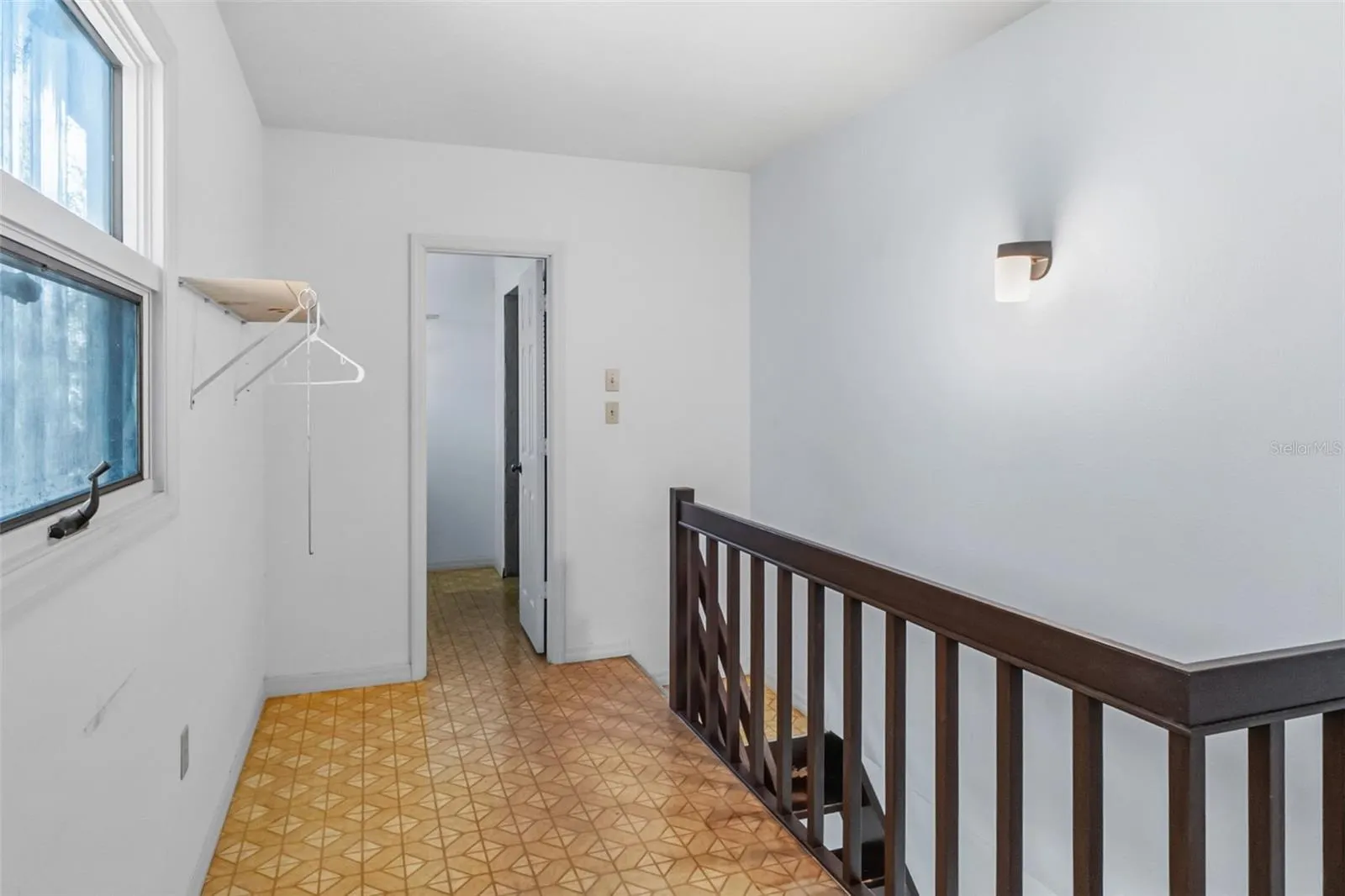 5122 KESTRAL PARK S