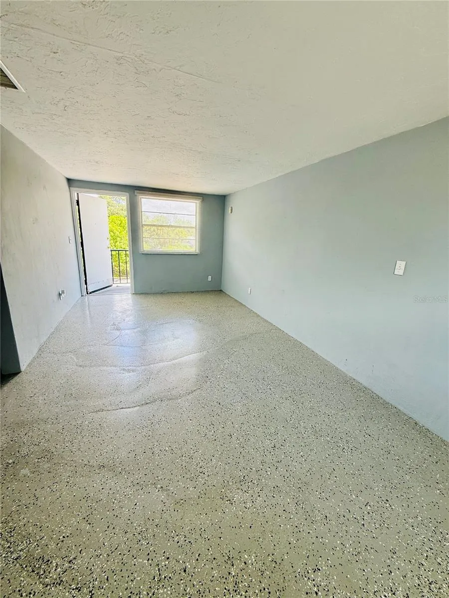 2700 PALMADELIA AVE