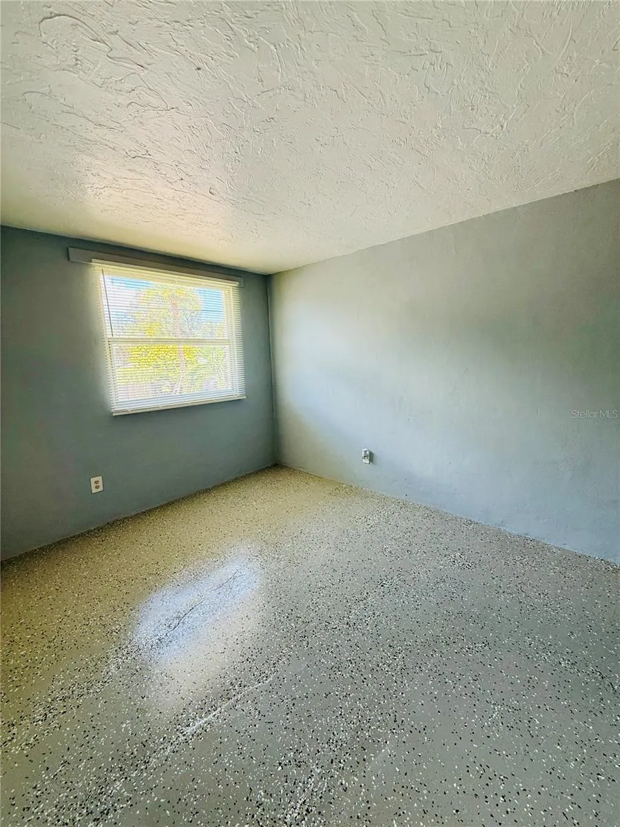 2700 PALMADELIA AVE