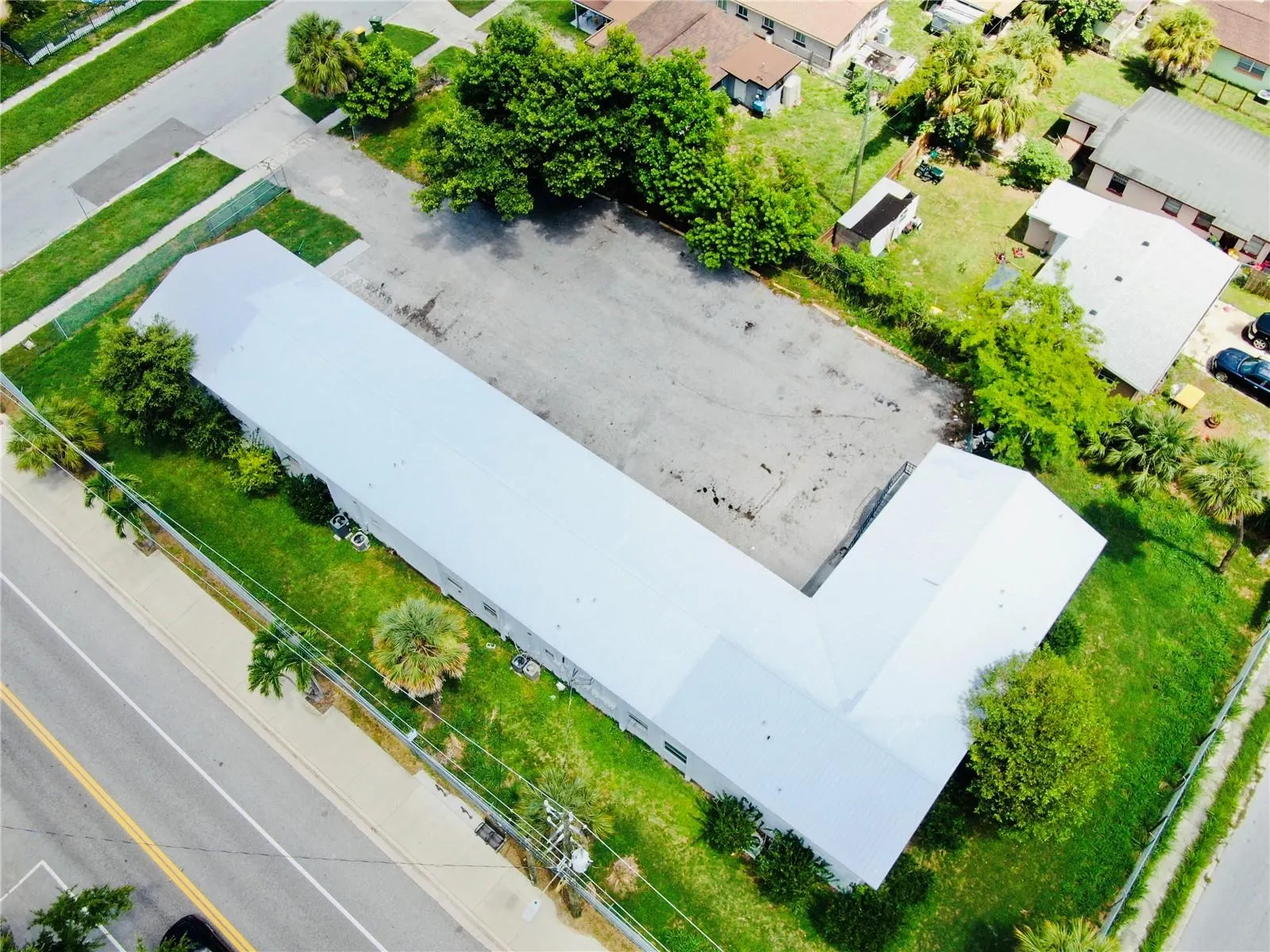 2700 PALMADELIA AVE