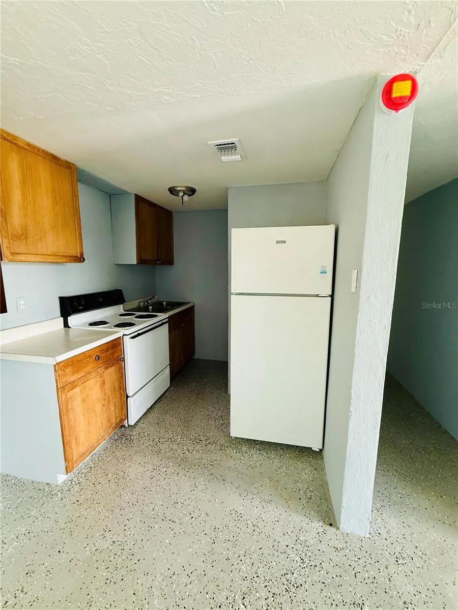 2700 PALMADELIA AVE