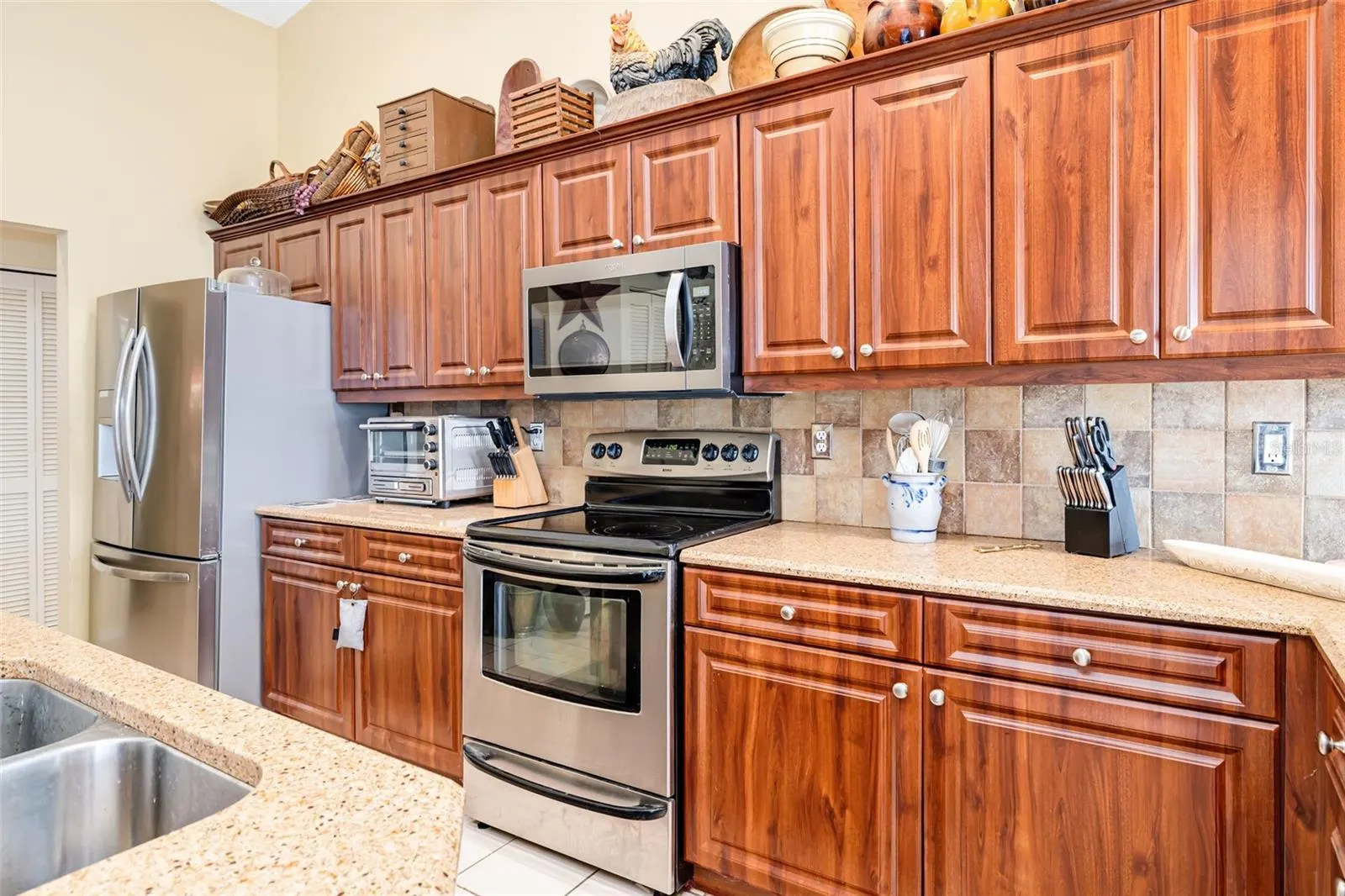 9678 KNIGHTSBRIDGE CIR