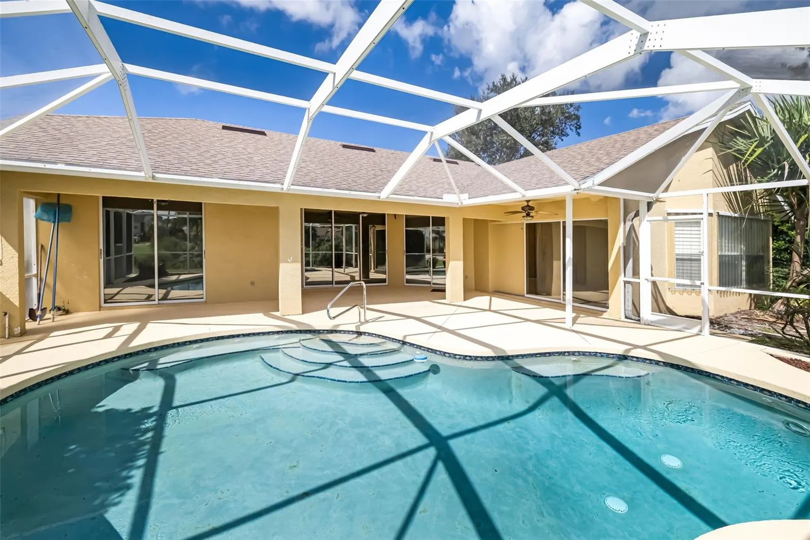 9678 KNIGHTSBRIDGE CIR