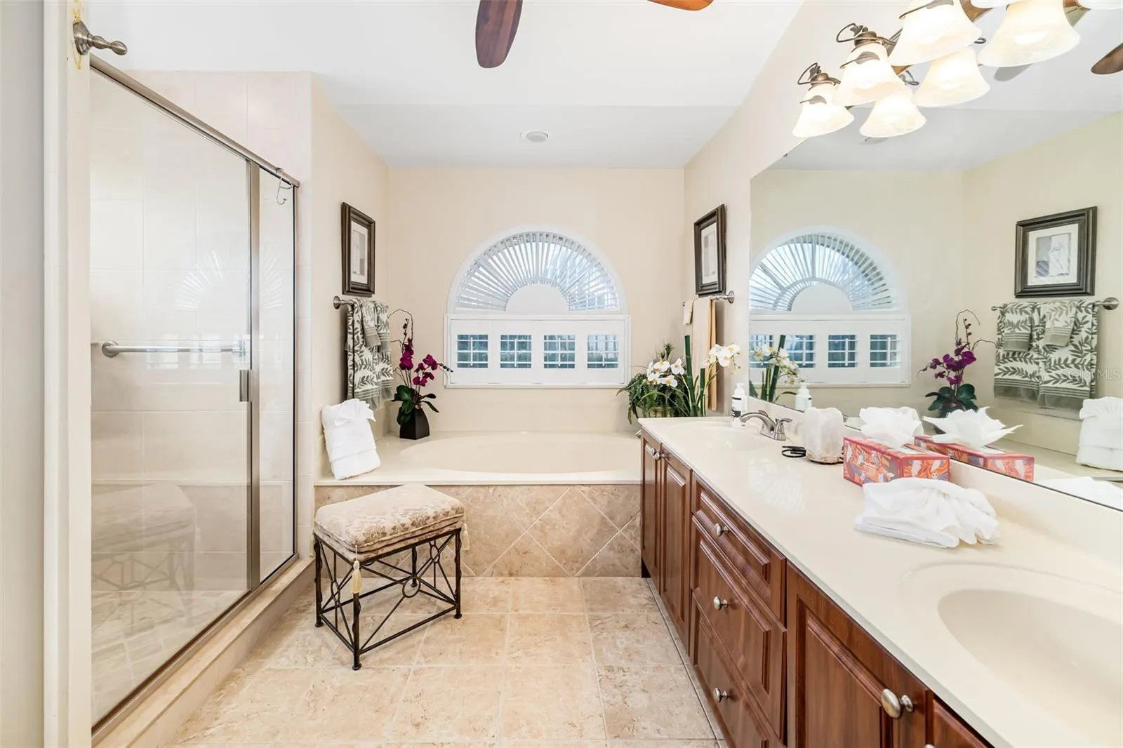 9678 KNIGHTSBRIDGE CIR