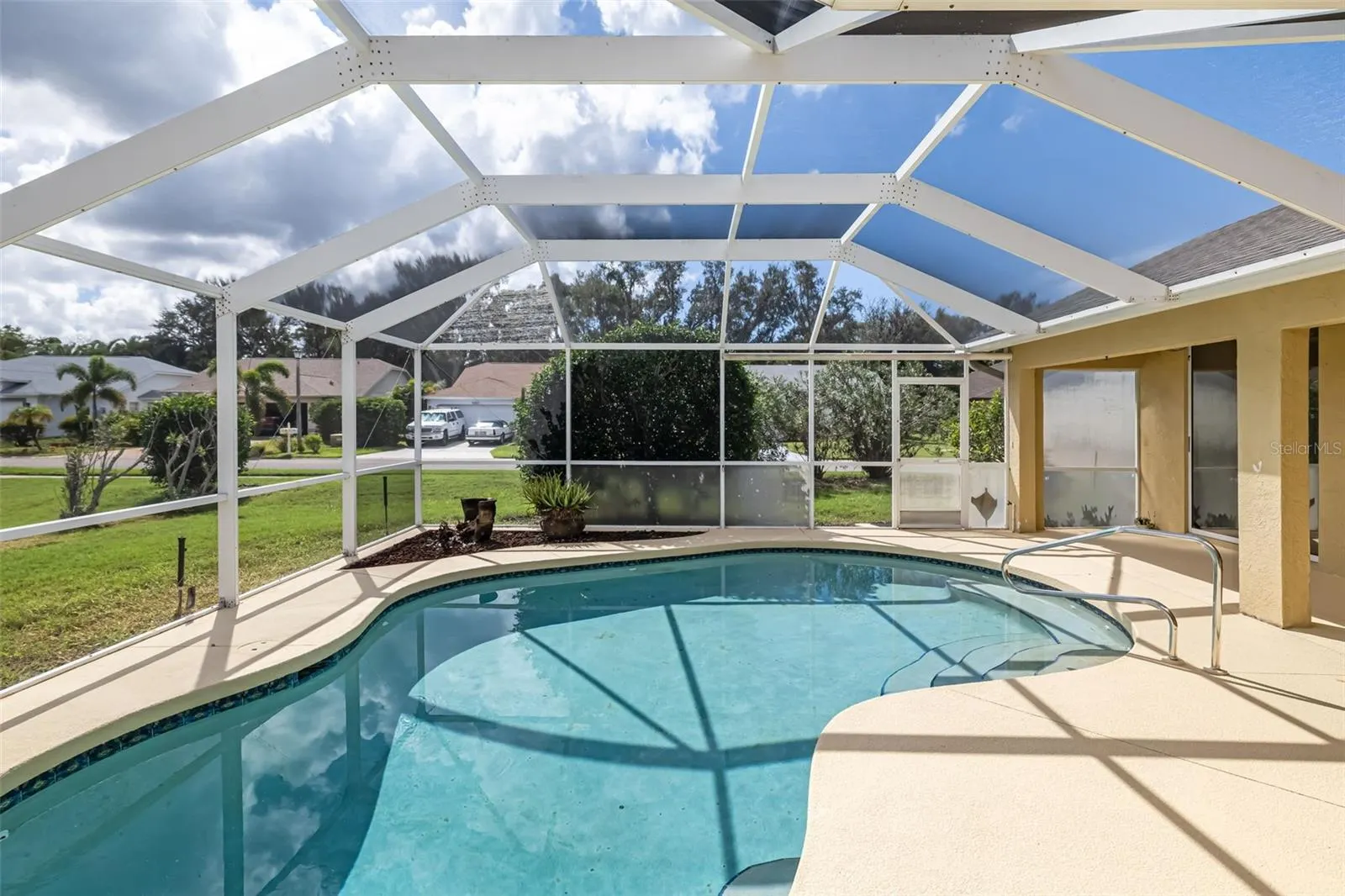 9678 KNIGHTSBRIDGE CIR