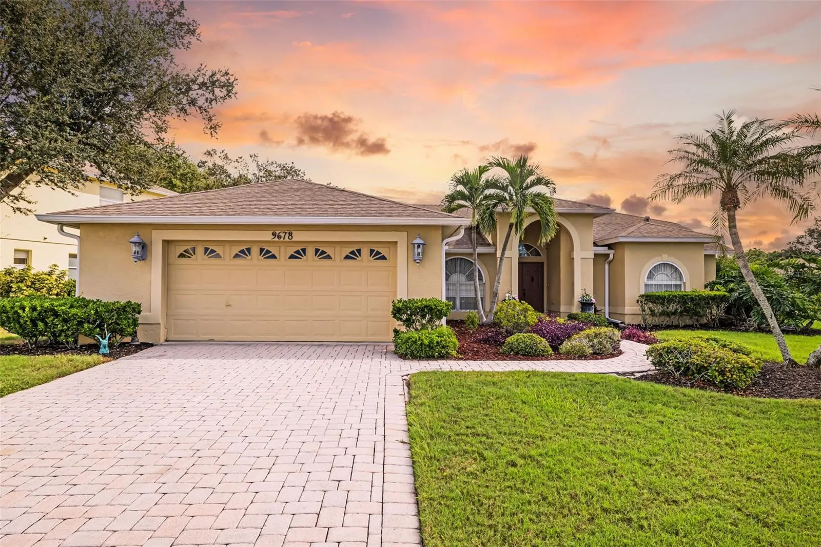 9678 KNIGHTSBRIDGE CIR