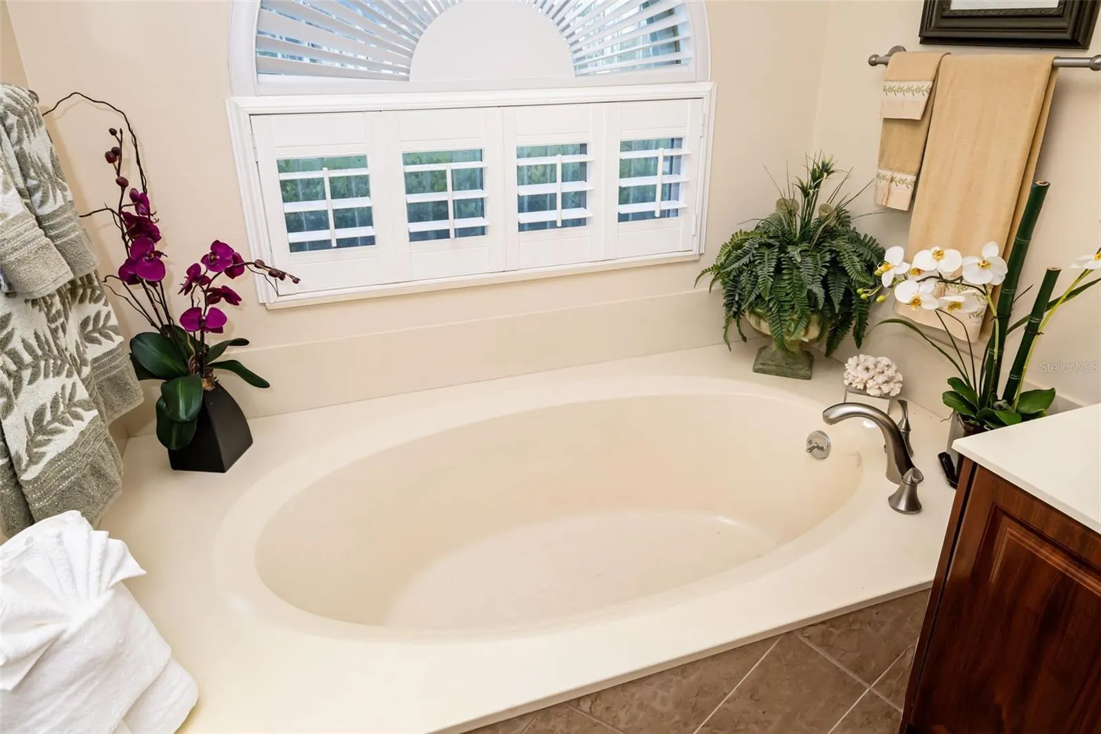 9678 KNIGHTSBRIDGE CIR