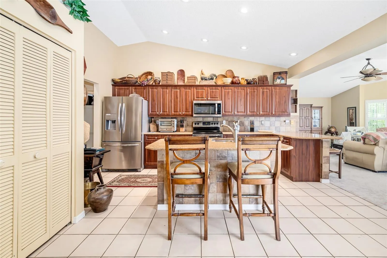 9678 KNIGHTSBRIDGE CIR