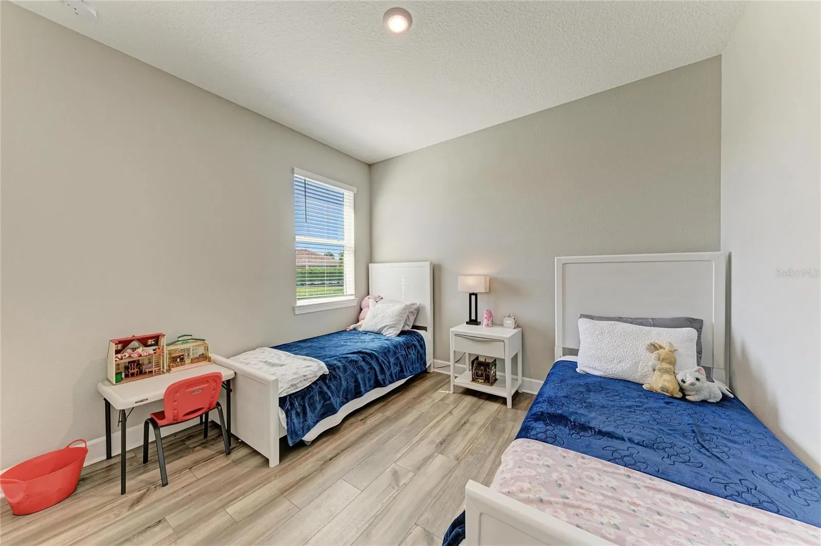 497 FIREBUSH DR