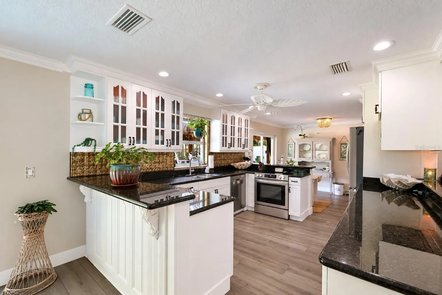 902 25TH AVE W