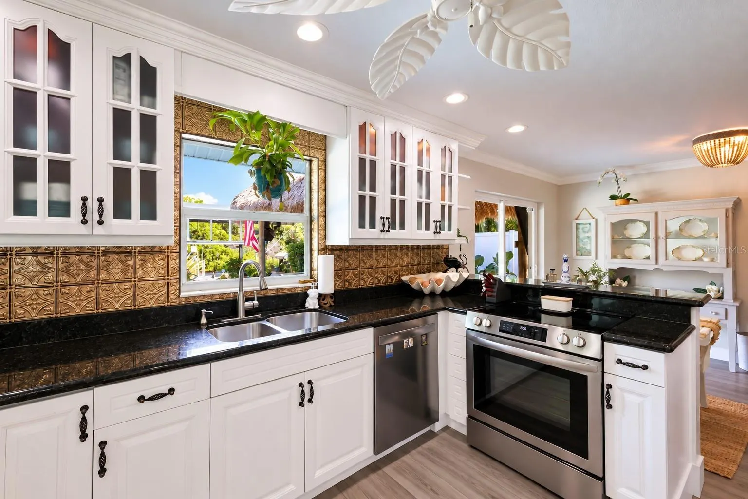 902 25TH AVE W
