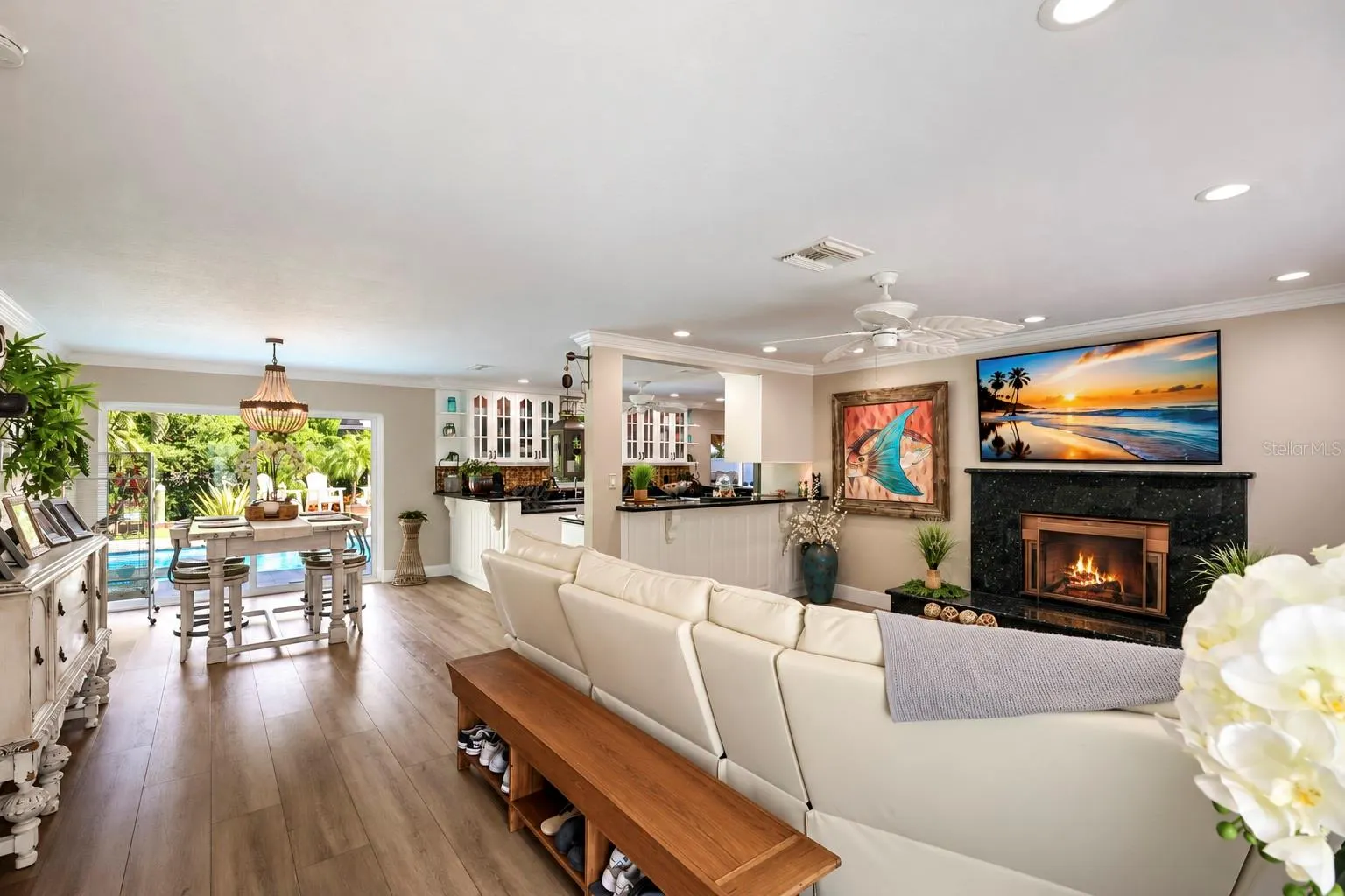 902 25TH AVE W