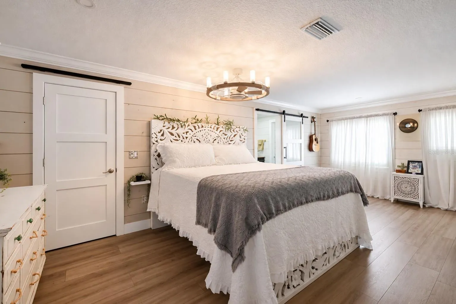 902 25TH AVE W