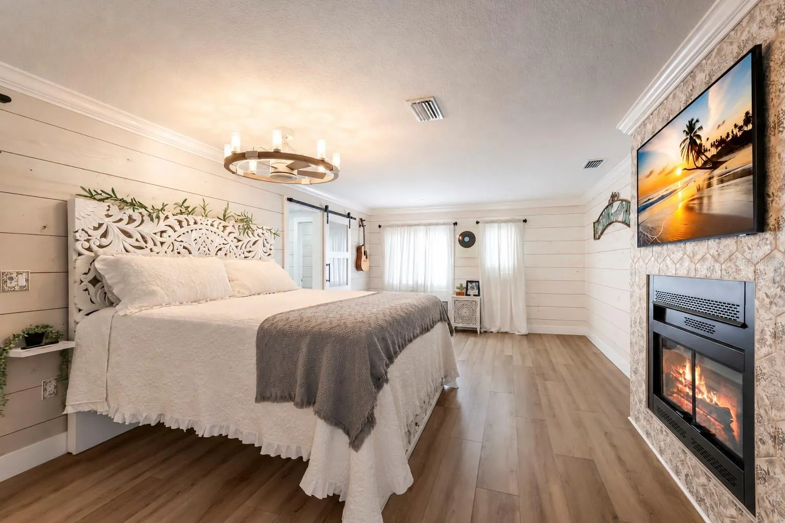 902 25TH AVE W