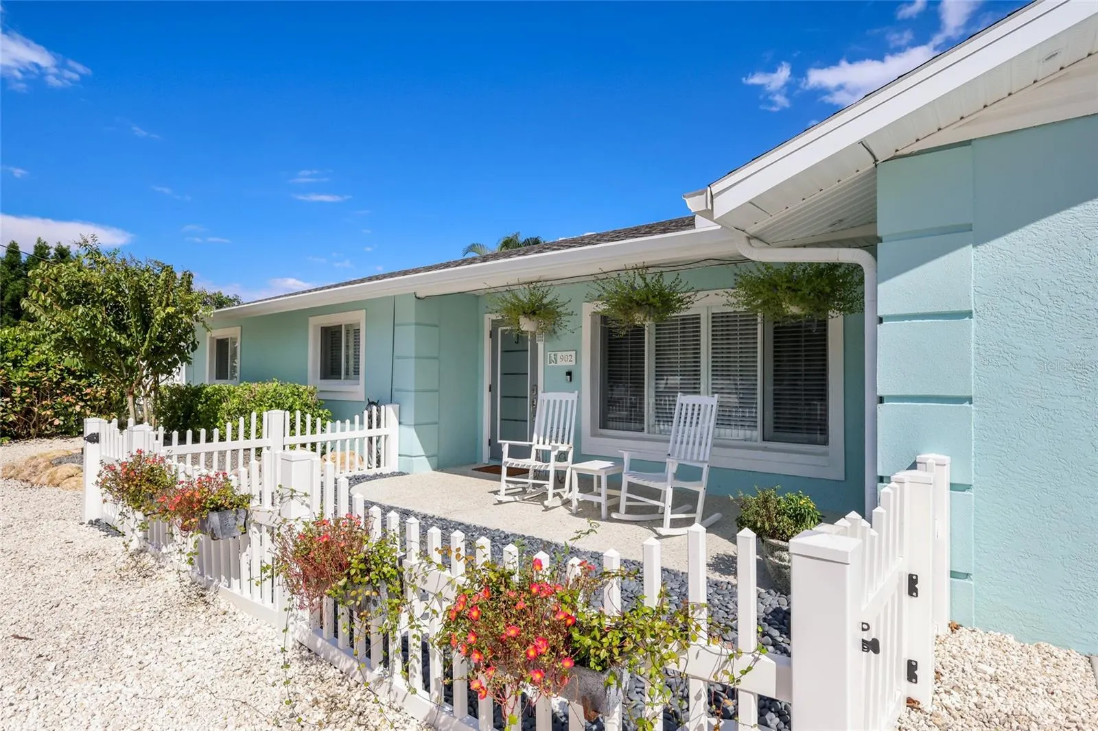 902 25TH AVE W
