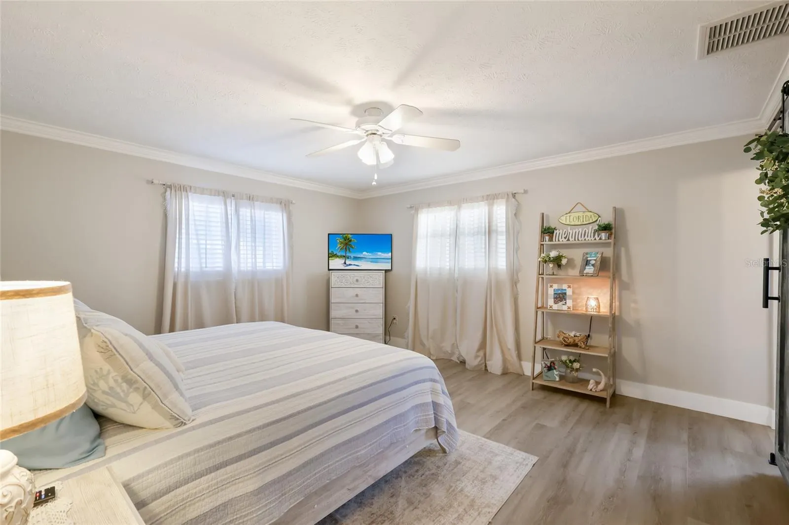 902 25TH AVE W