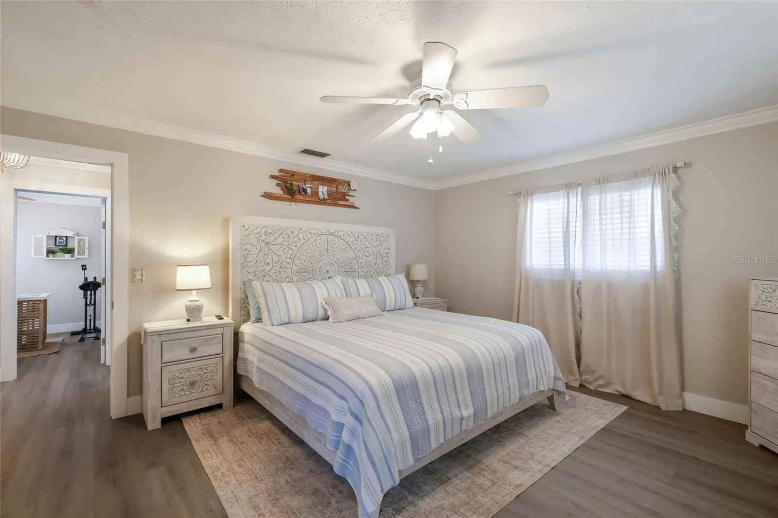 902 25TH AVE W