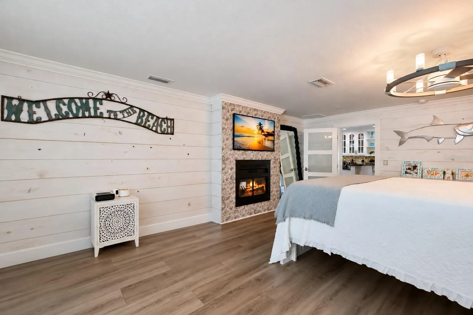 902 25TH AVE W