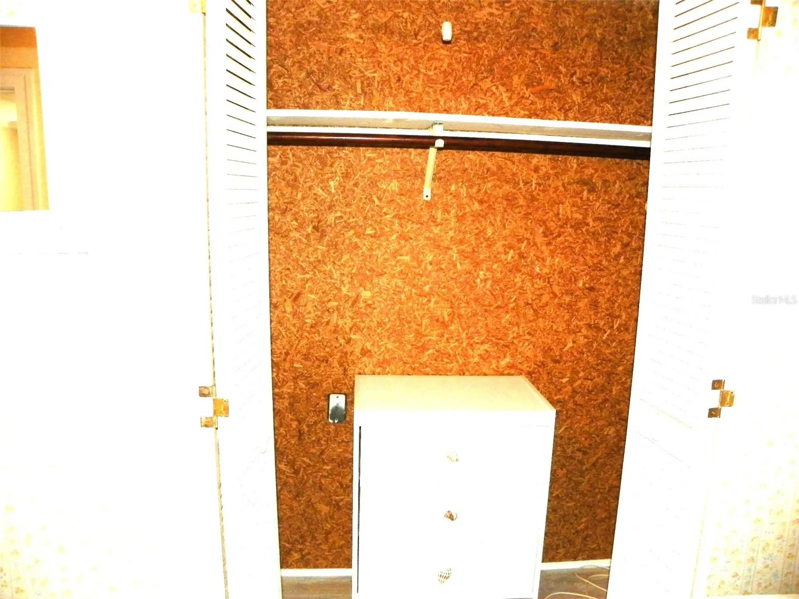 8 PLAZA ST E