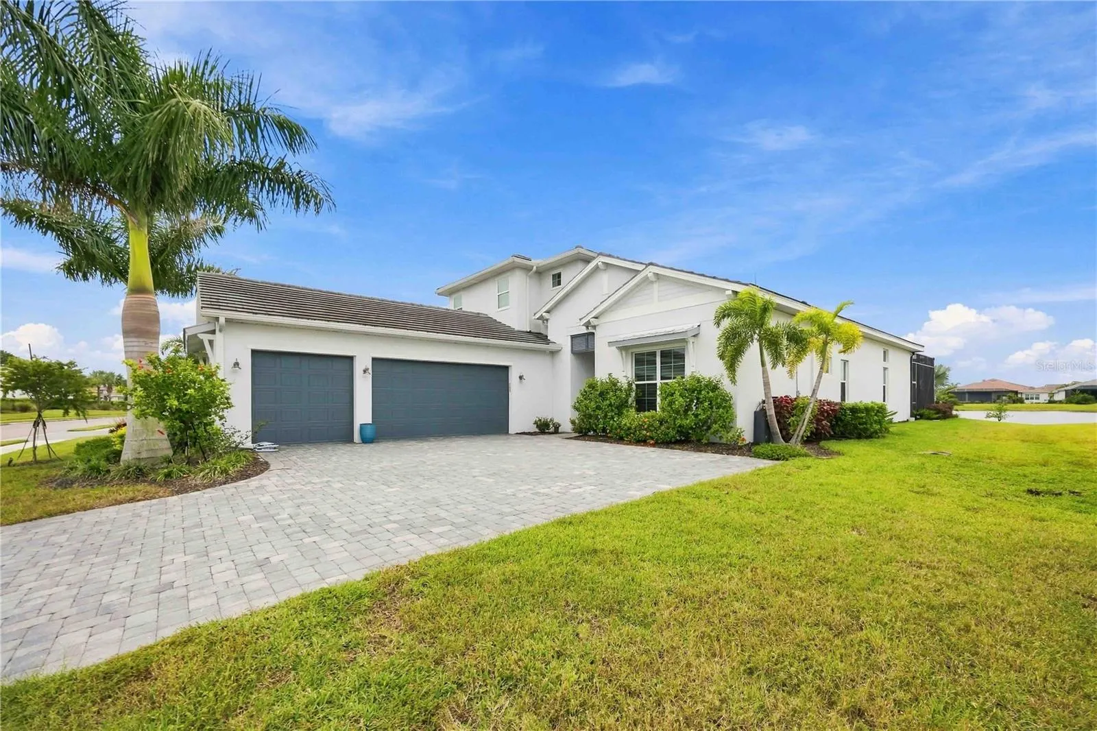 8110 REDONDA LOOP