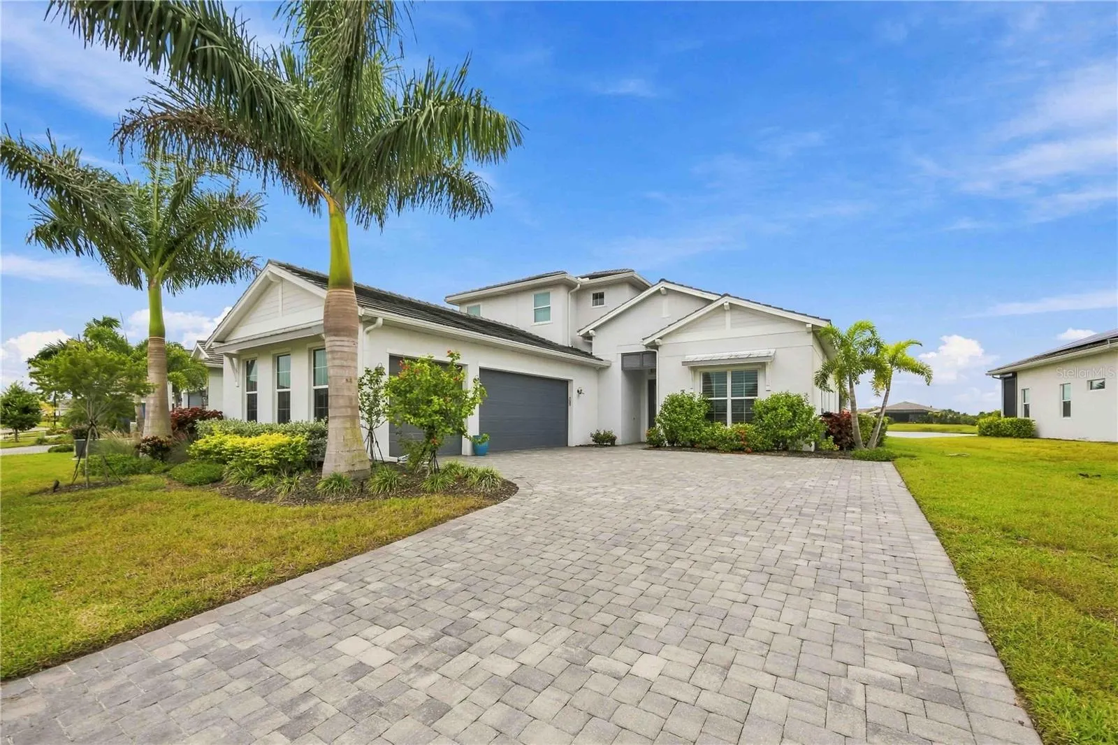 8110 REDONDA LOOP