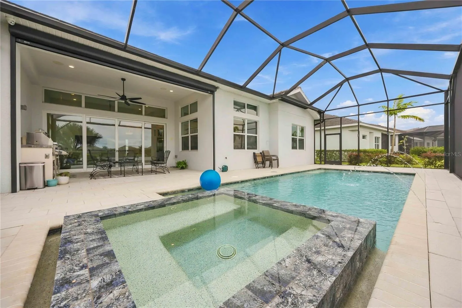 8110 REDONDA LOOP
