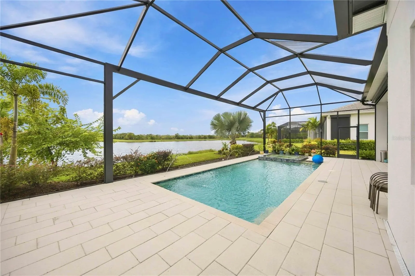 8110 REDONDA LOOP