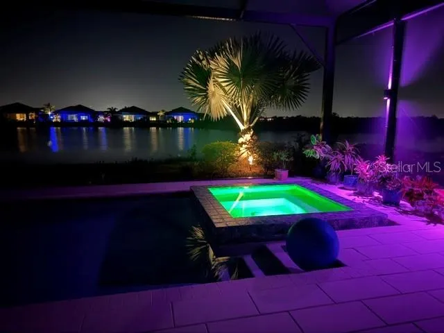 8110 REDONDA LOOP