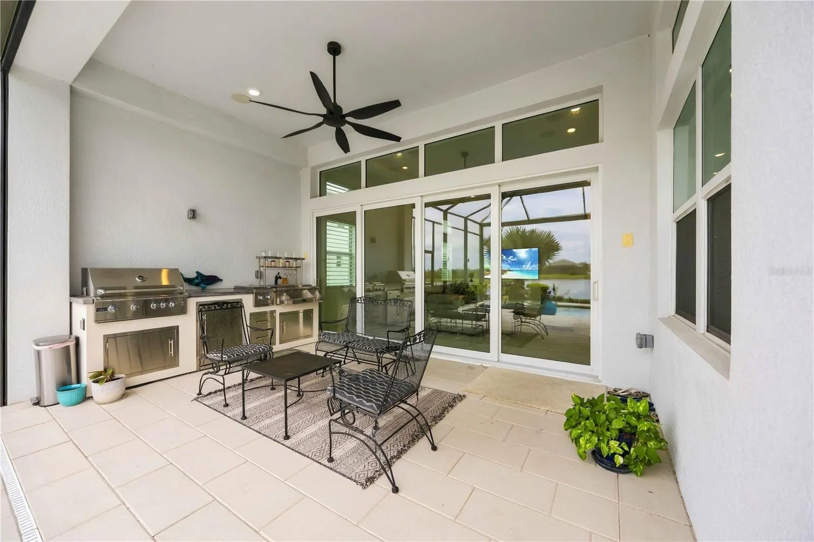 8110 REDONDA LOOP