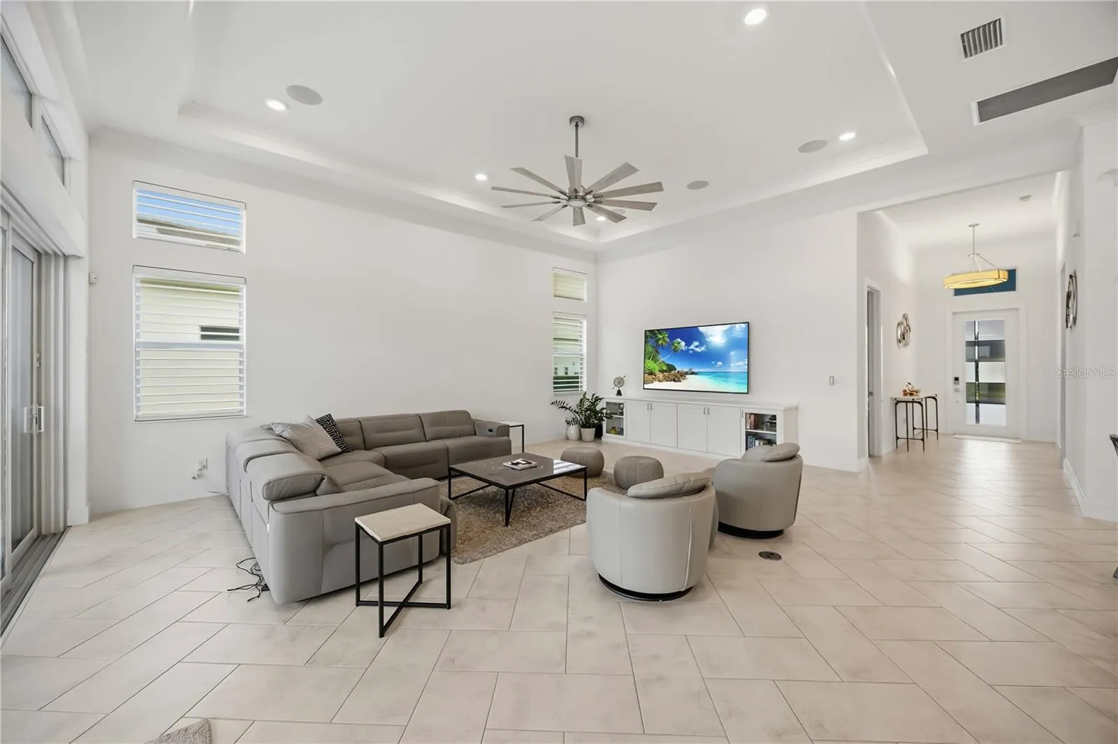 8110 REDONDA LOOP